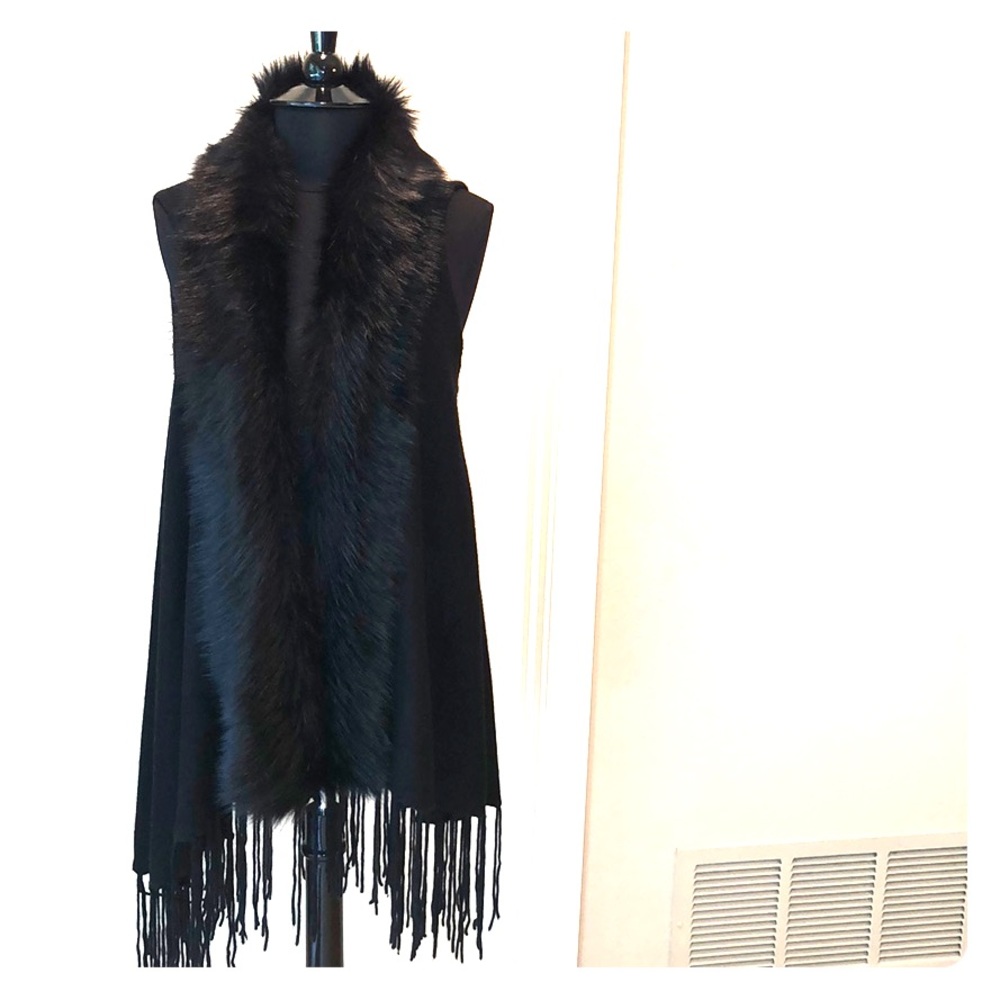 Faux Fur Neckline Fringed Vest